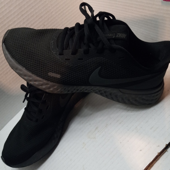 Nike Men's Revolution BQ3204-001 Black 8.5 Running Shoes Sneakers - Picture 9 of 10